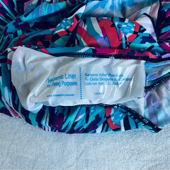 Azul by Maxine of Hollywood Swim
Dress Size 12 80% Nylon, 20% Lycra Spandex. #4 - Picture 6 of 8